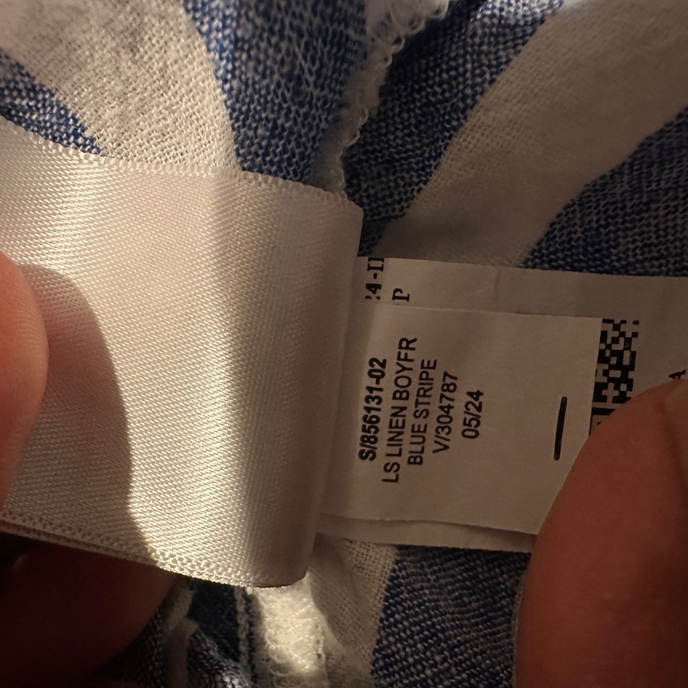 Old Navy Blue and White Striped Women's Button Down Linen Shirt - Picture 7 of 7